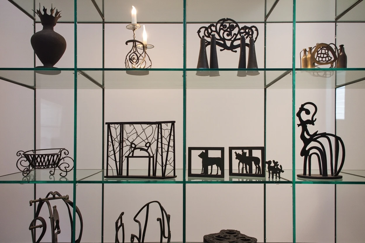 Sculptures en métal en 2026 : un marché de 61,8 milliards de dollars confronté à un choc tarifaire de 25 % alors que la demande des particuliers fortunés explose.